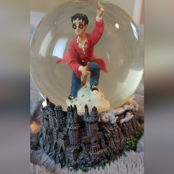 ENESCO RETIRED Harry Potter Quidditch Water Ball/Snow Globe - Picture 9 of 12